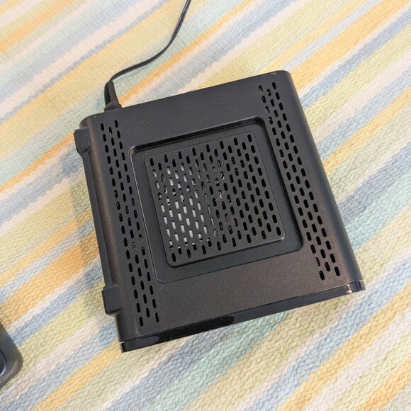 Motorola SURFboard SB6121 Modem - Picture 2 of 7